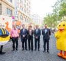 Autoridades junto a sucursales móviles para Juegos Panamericanos