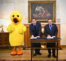 Presidente de BancoEstado en firma de documento