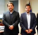presidente de bancoestado y delegado presidencial posando para fotografía