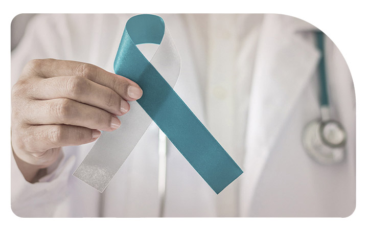 Mano con cintas verdes formando logo salud