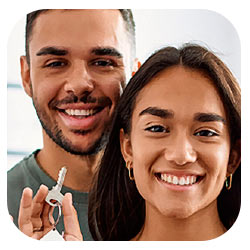 Pareja sonriendo