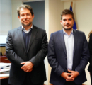 presidente de bancoestado y delegado presidencial posando para fotografía