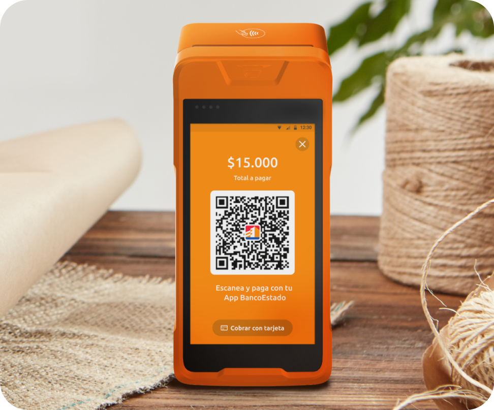 Super Compraquí realizando un cobro con QR